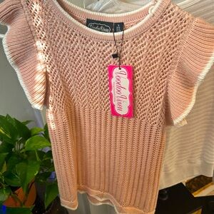 Ruffled shoulder crop style